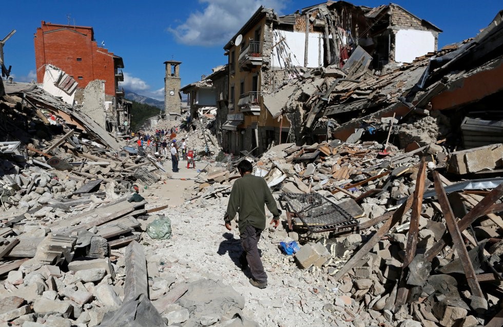 Imagen: gran devastación en construcciones con siglos de antigüedad en la zona central de Italia.
