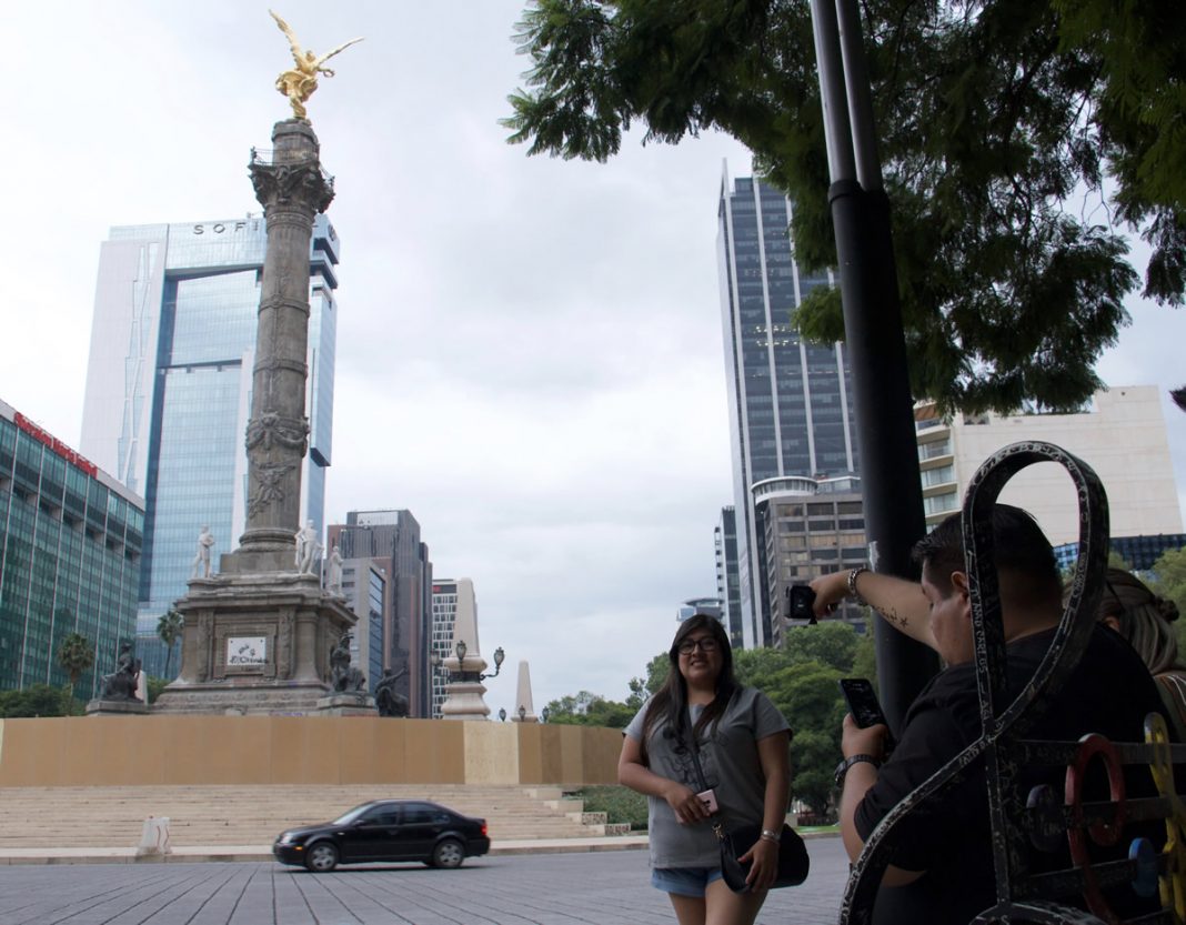 El monumento fue cerrado al público para iniciar las obras de reestructura por los daños que registró tras los sismos de septiembre de 2017. (Cuartoscuro Rogelio Morales)