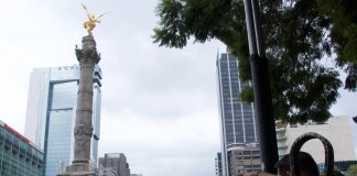 El monumento fue cerrado al público para iniciar las obras de reestructura por los daños que registró tras los sismos de septiembre de 2017. (Cuartoscuro Rogelio Morales)