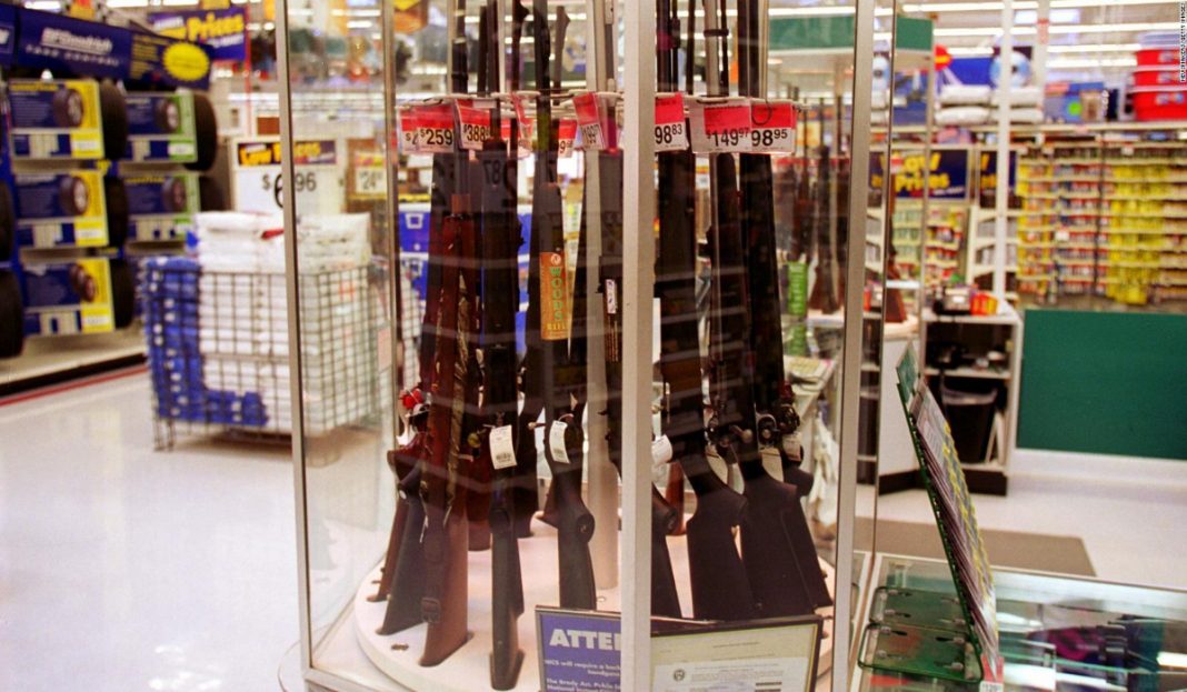 Walmart dejará de vender municiones de armas cortas tras tiroteo en uno de sus establecimientos