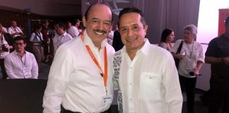 Dr. Raúl Beyruti Sánchez, Presidente y Fundador de GINgroup global y el Lic. Carlos Joaquín González, Gobernador Constitucional del Estado de Quintana Roo, México.