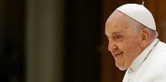 Papa Francisco pide prohibir en todo el mundo la maternidad subrogada.