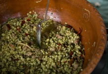 Esquites con tuetano y tocino