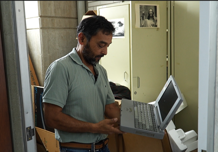 El profe de la UNAM que recicla computadoras