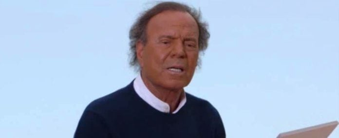 Exempleadas acusan a Julio Iglesias de agresiones sexuales