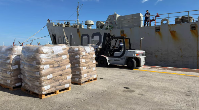 Barcos de México con 814 toneladas de ayuda humanitaria llegan a Cuba