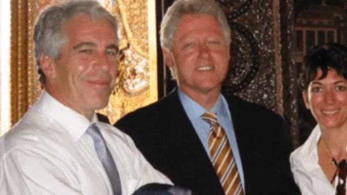 Clinton dice que Trump le contó de “algunos buenos momentos” con Jeffrey Epstein