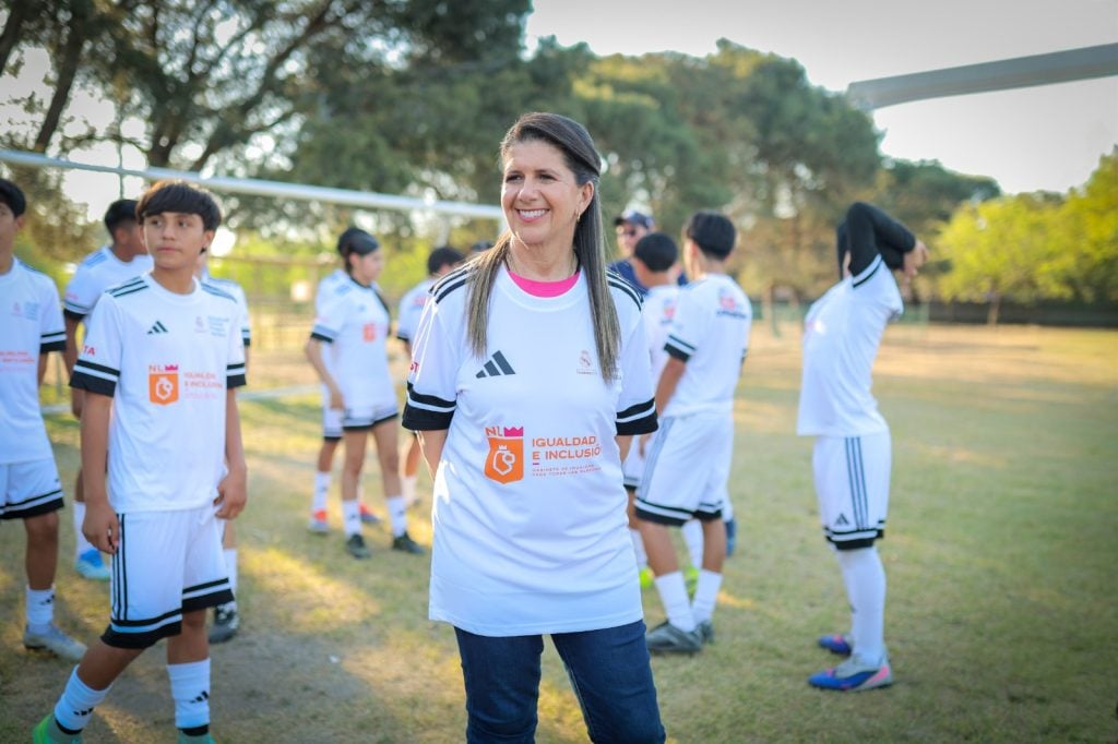 Martha Herrera presenta a equipos de Nuevo León rumbo a torneo internacional de futbol en Madrid