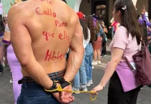 Va a marcha del 8M como “aliado” y lo exhiben como deudor alimentario en Tlaxcala