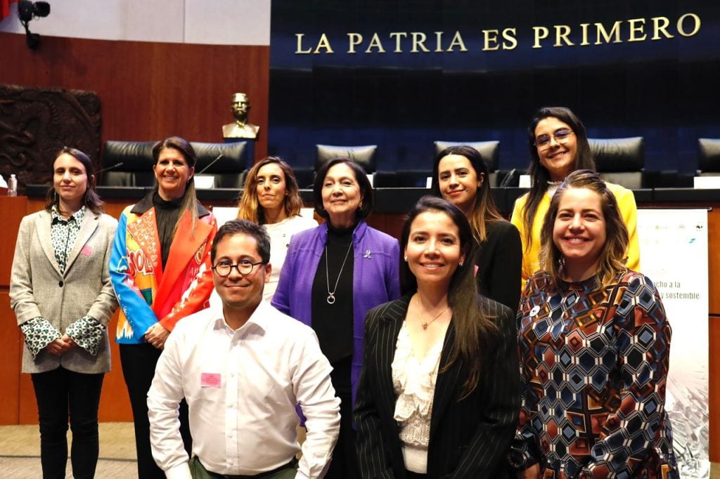 Martha Herrera y su equipo