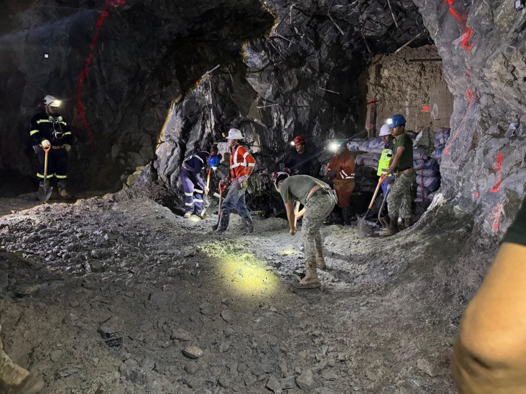 HFWEZ0uXkAABwDk Rescate en mina de Sinaloa entra en fase crítica: hallan con vida a un minero tras 13 días bajo tierra