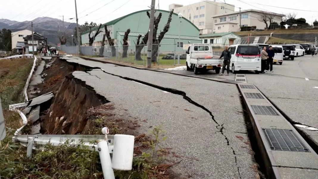 Japón retira alerta de tsunami tras sismo de 7.7 en su costa noreste