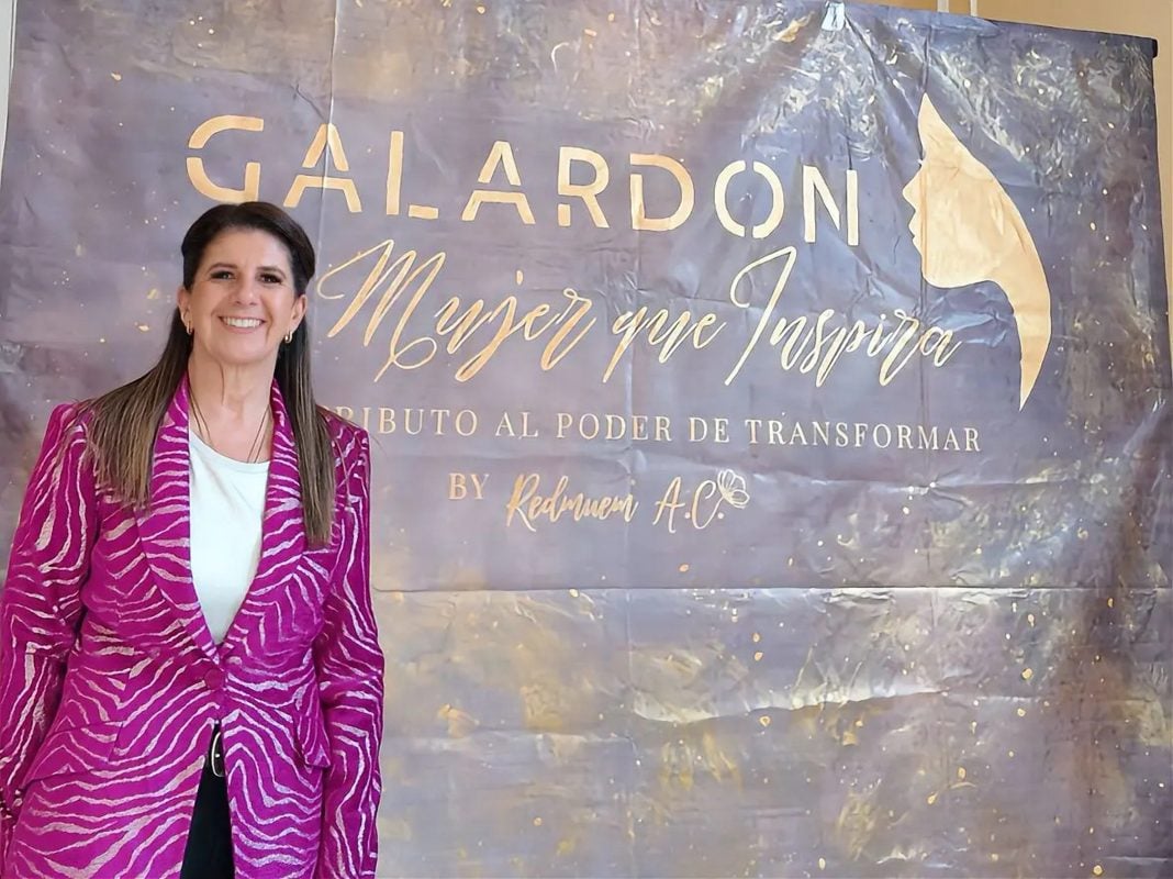 Martha Herrera recibe galardón Mujer que Inspira 2026 por su liderazgo en política e inclusión