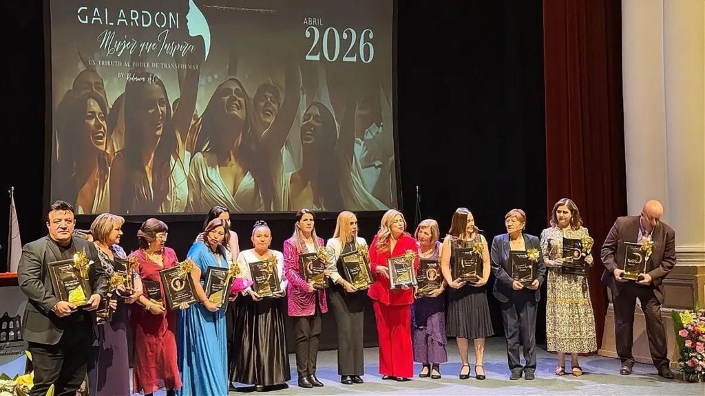 Martha Herrera recibe galardón Mujer que Inspira 2026 