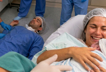 Quería apoyar a su mujer en el parto ¡y terminó en el suelo!