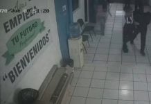 Alumnos detuvieron al atacante que asesinó a dos maestras en preparatoria de Michoacán Alumnos detuvieron al atacante que asesinó a dos maestras en preparatoria de Michoacán