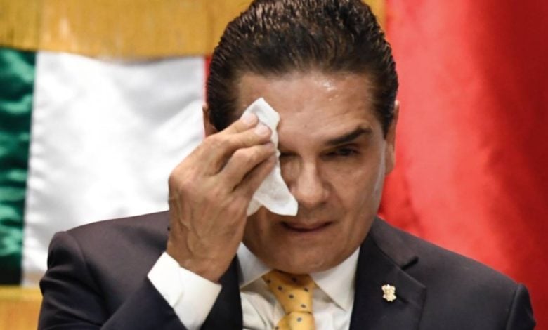 Piden apoyo de Interpol para capturar a Silvano Aureoles