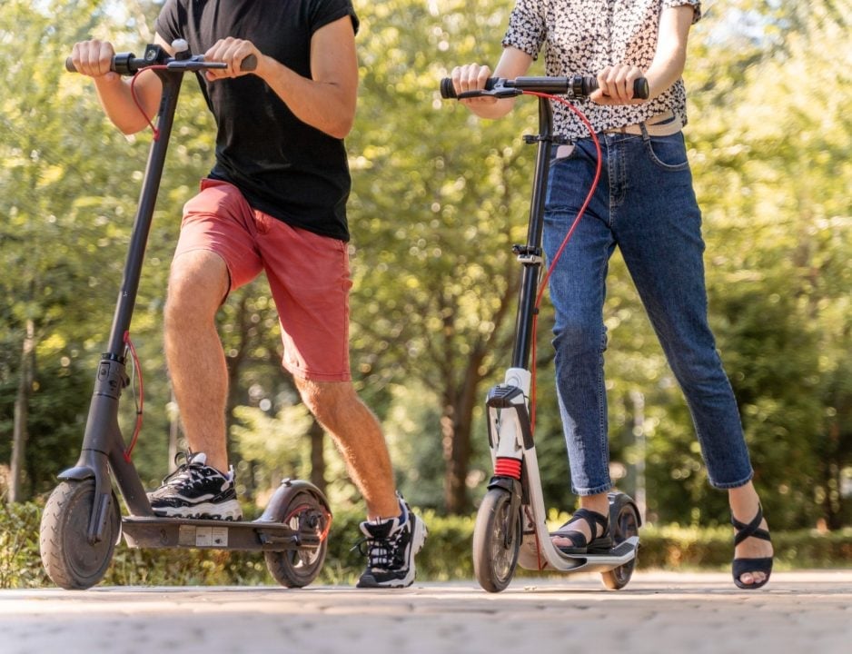 Scooters, motobicis y bicis eléctricas deberán tener placa y licencia en CDMX desde julio