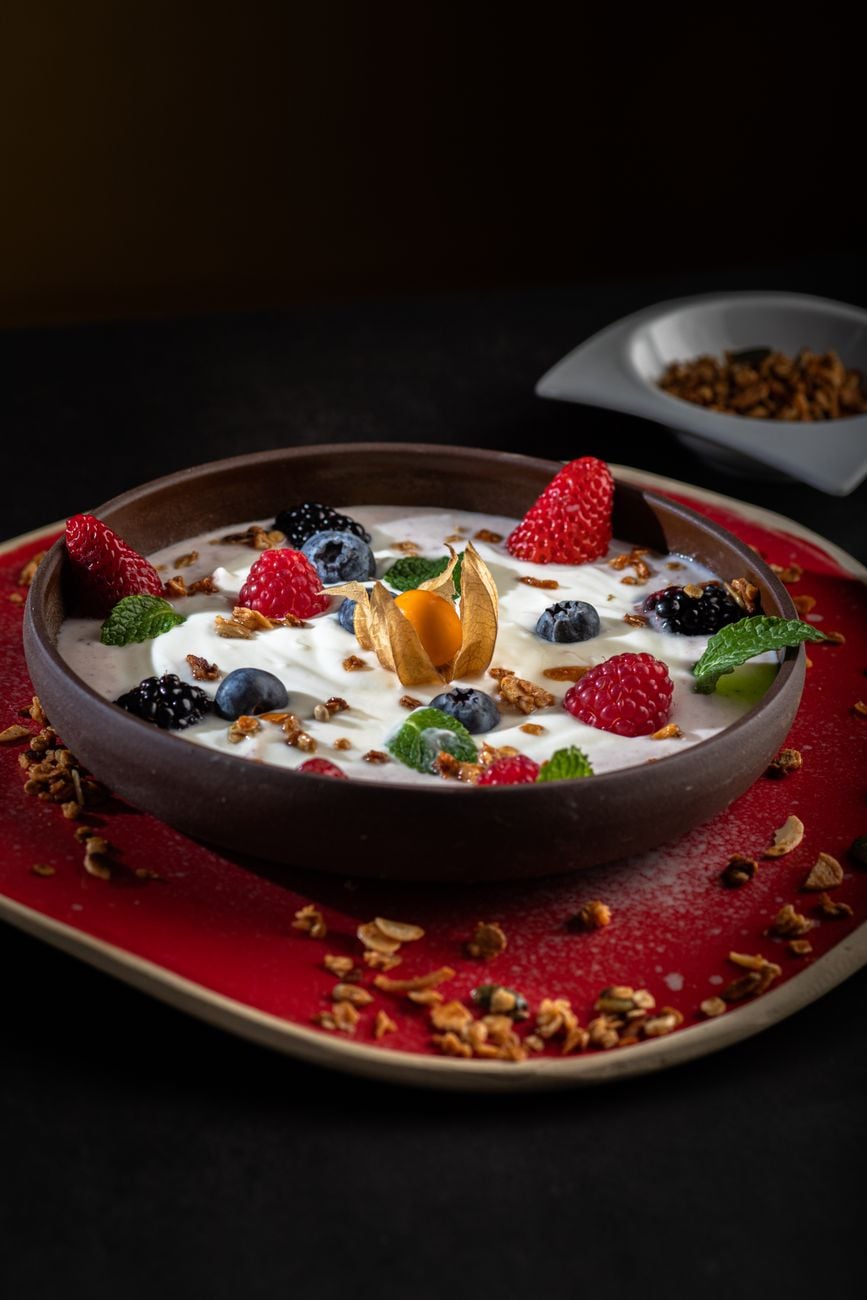 cake with fruit in form