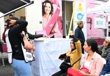 Megacentro de Salud Mamaria instalado en el Estacionamiento 3 del Estadio Olímpico Universitario.