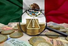 Especialistas participan en una mesa sobre la reforma fiscal 2027 en la Facultad de Derecho de la UNAM.