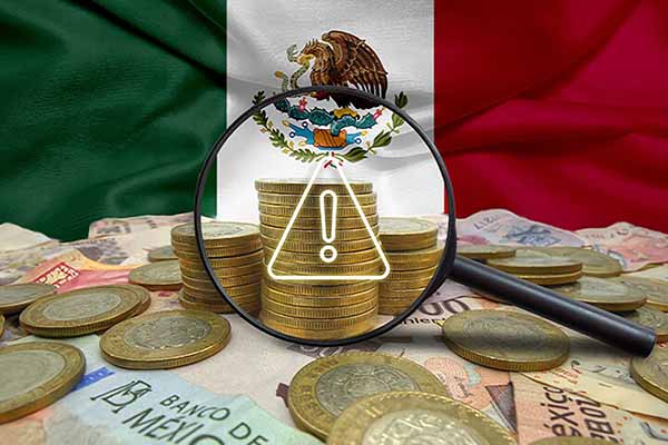 Especialistas participan en una mesa sobre la reforma fiscal 2027 en la Facultad de Derecho de la UNAM.