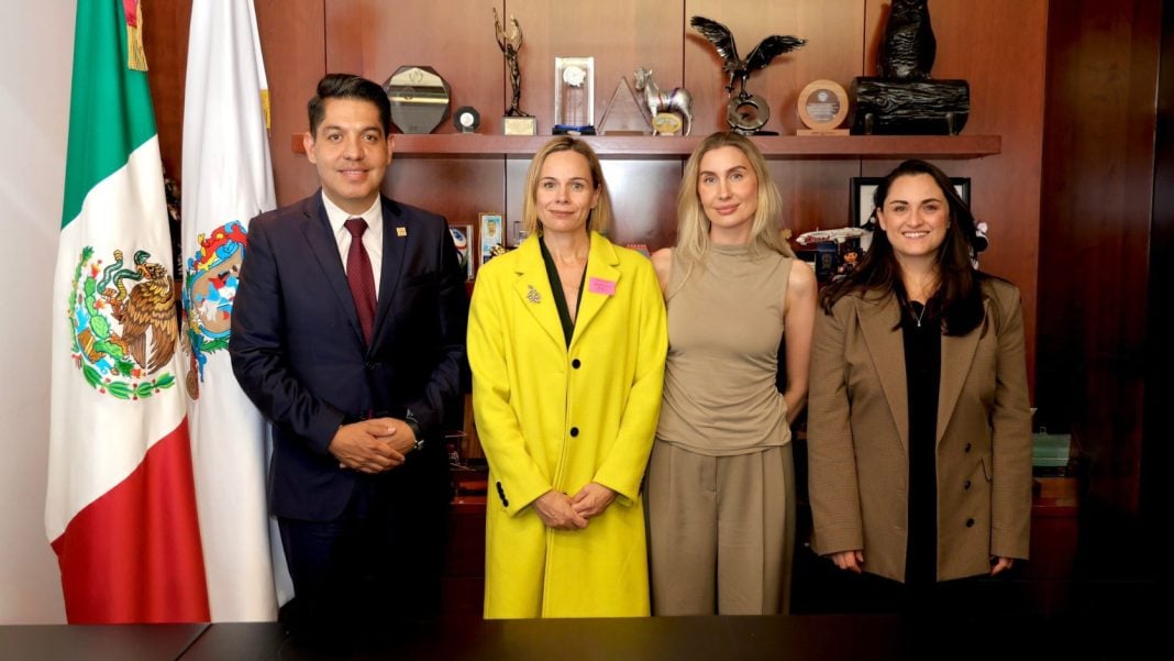 Emmanuel Reyes Carmona, senador de Morena y presidente de la Comisión de Economía del Senado, se reunió con representantes de OnlyFans