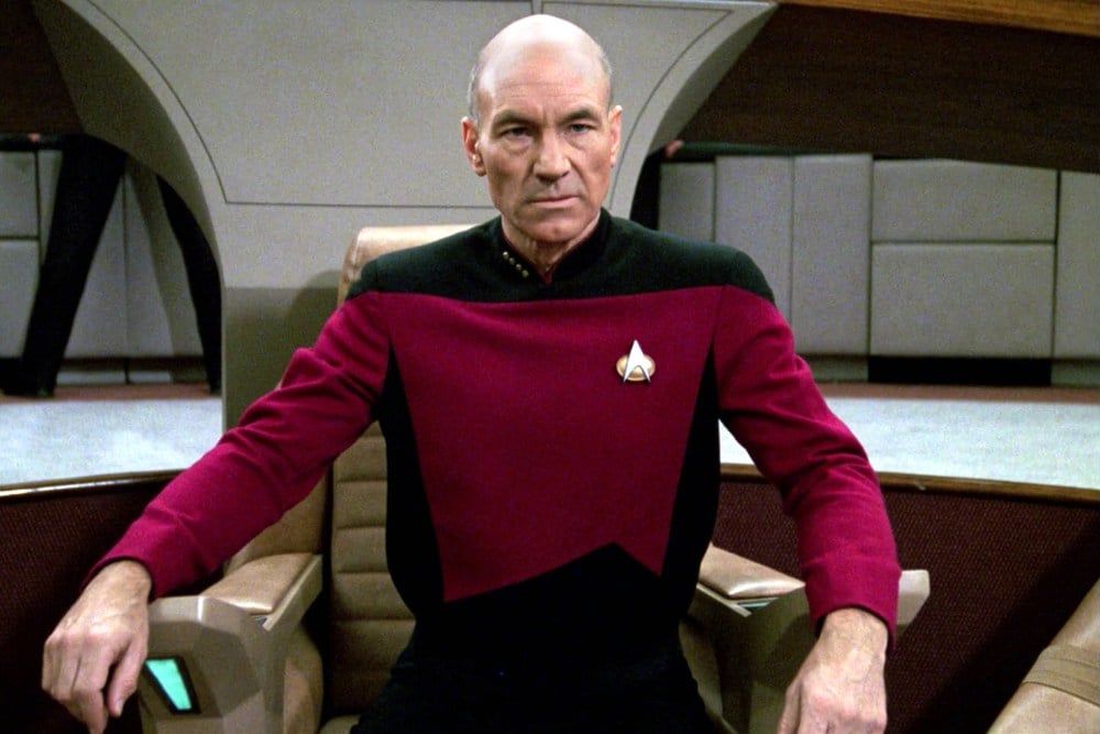 Patrick Stewart, actor británico reconocido por interpretar al profesor X y al capitán Jean-Luc Picard.
